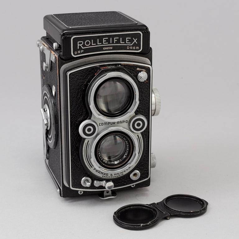 A german Rolleiflex Automat Model 2 no 1086109 with Jena Tessar 1:3,5 f=7,5 cm. 1939 - 1945.