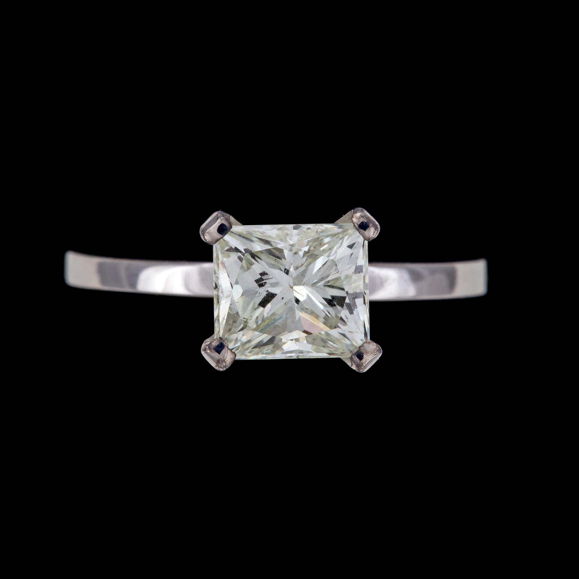 RING, radiant cut diamond, app. 1.75 cts.