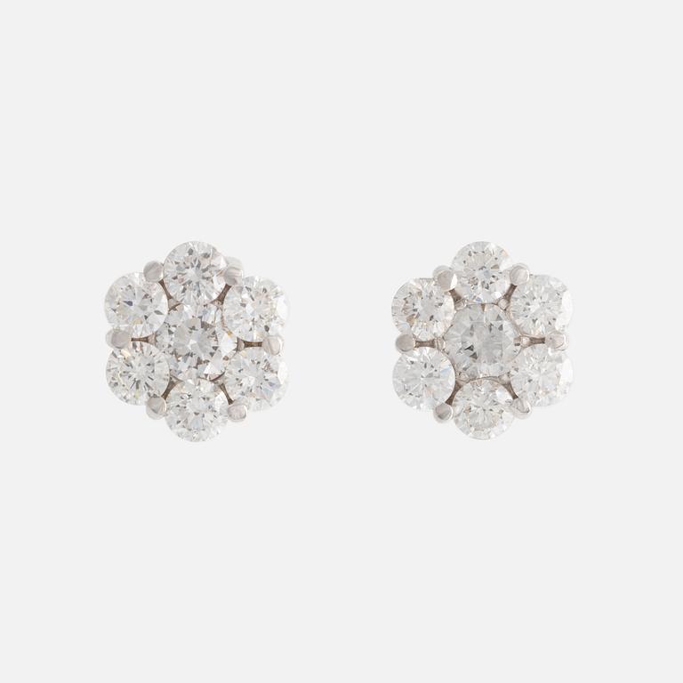 Earrings with brilliant-cut diamonds.