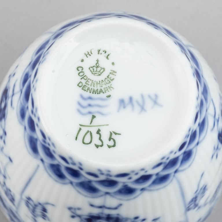 Royal Copenhagen, a part 'Musselmalet' coffee and tea service, Denmark (57 pieces).