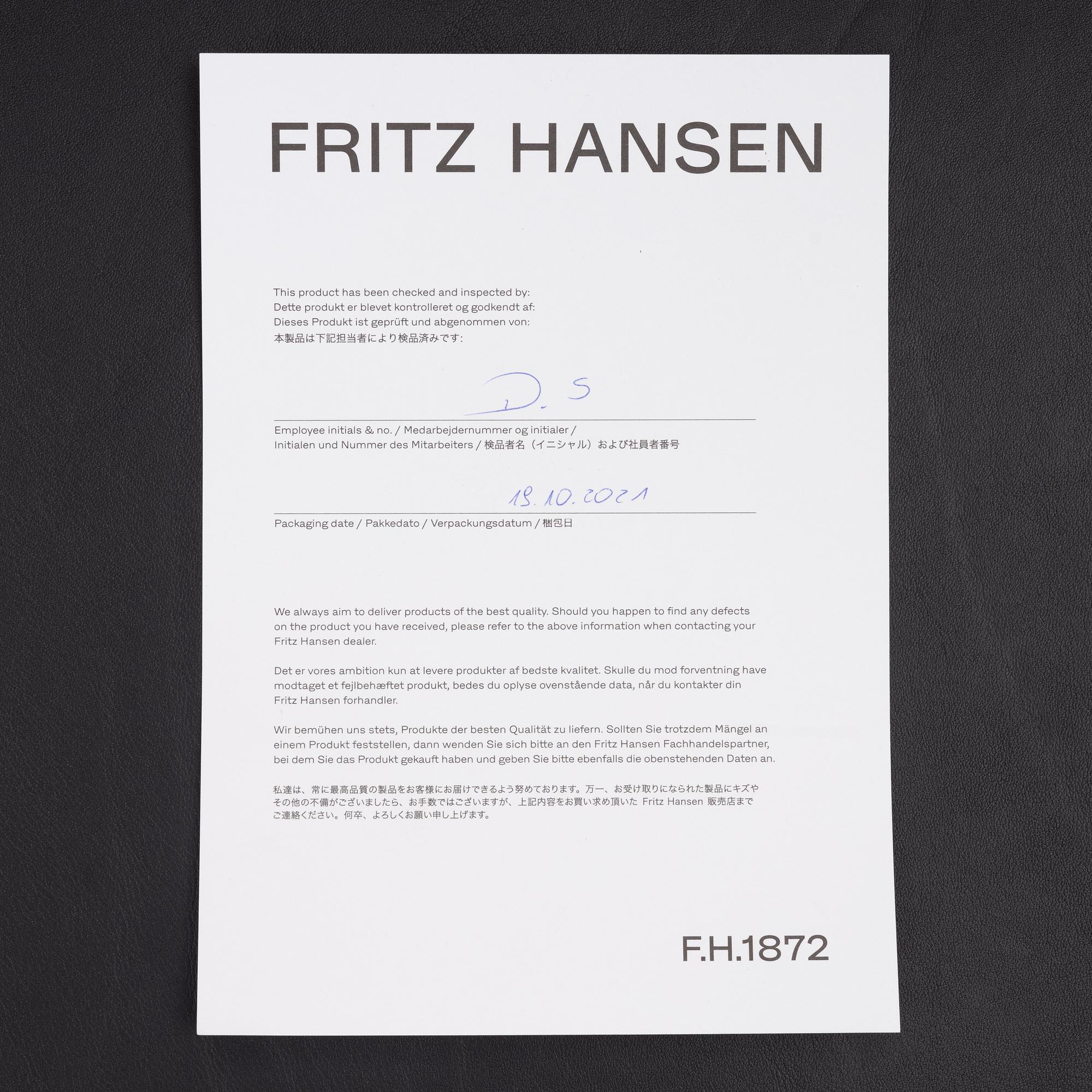 Arne Jacobsen, fåtölj, "Ägget", Fritz Hansen, Danmark, 2021.