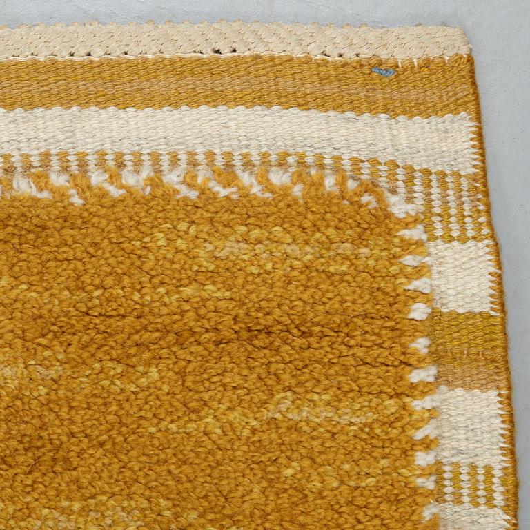 Barbro Nilsson, matta, "Gyllenrutan", reliefflossa, ca 381,5 x 259,5-269 cm, signerad AB MMF BN.