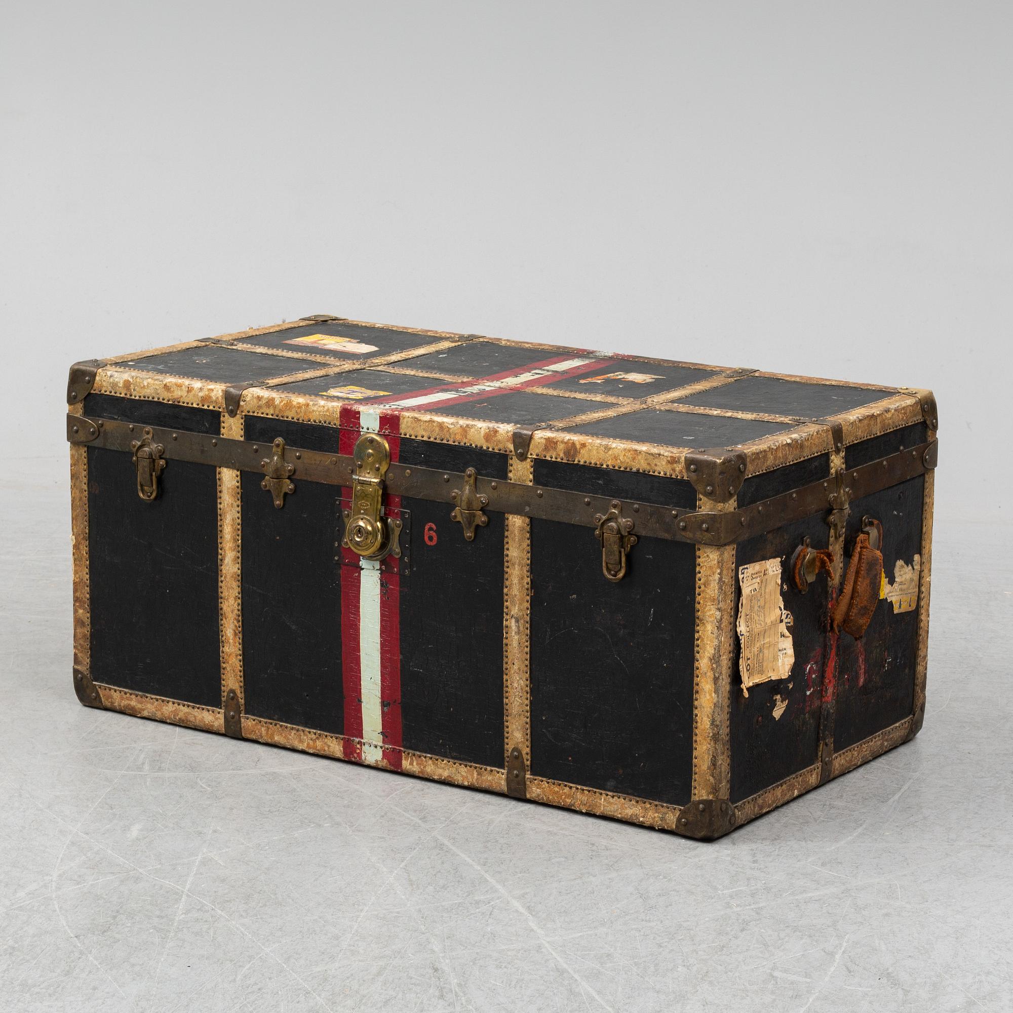 TRUNK, John Cattnach, New York, early 20th century. Signed with label.