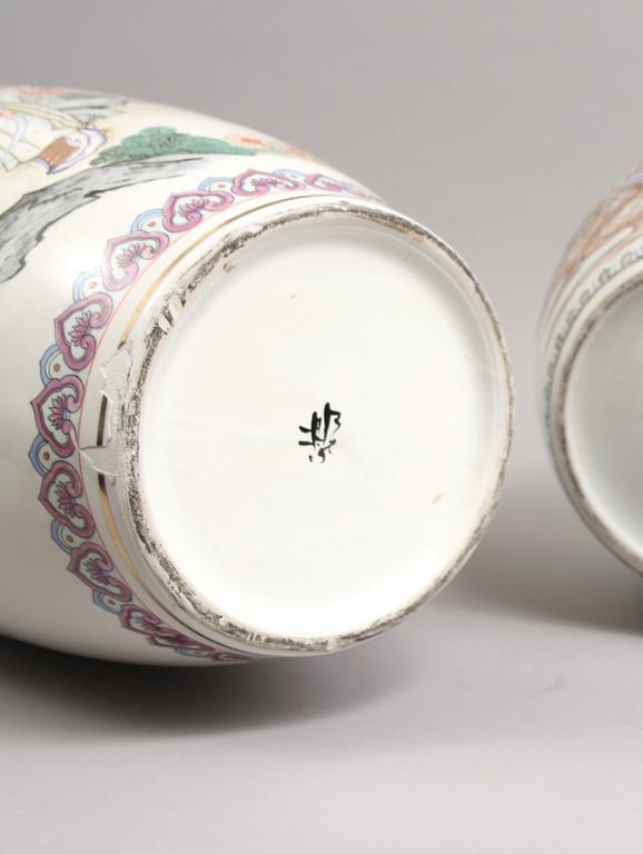 URNOR, 3 st, porslin, Kina, 1900-talets andra hälft.