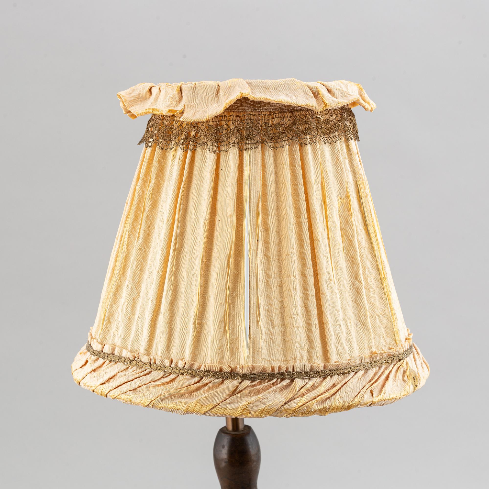 Halvar Frisendahl, a bronze table lamp, signed and dated 1919.