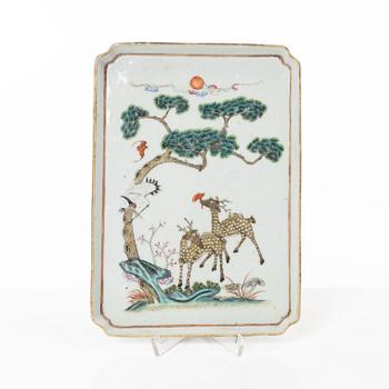 A Chinese porcelain dish / tray, late Qing dynasty.