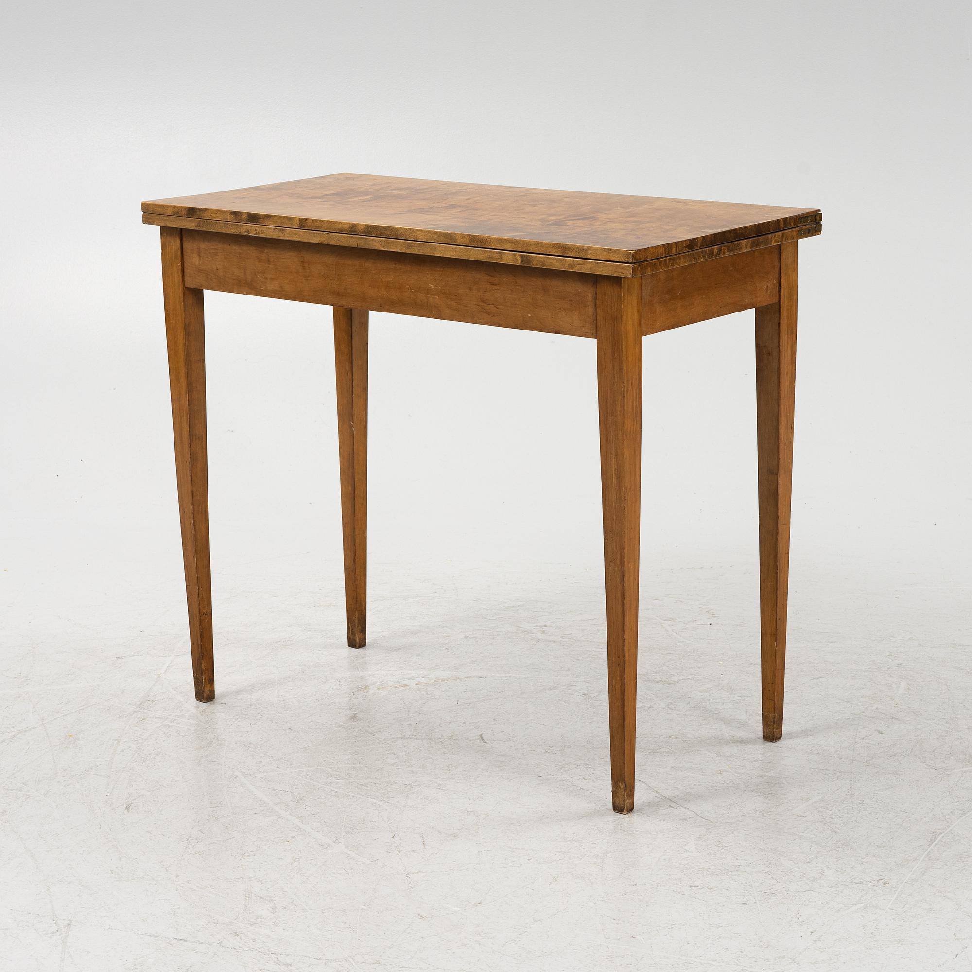 A birch card table, 20th Century.