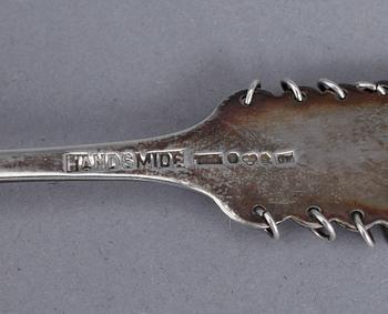 PARTI SILVER, 9 delar, mestadels svenskt samesilver, 1900-tal. Total vikt ca 256 gram.