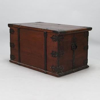 A Finnish folk art chest from Loimaa, 18th century.