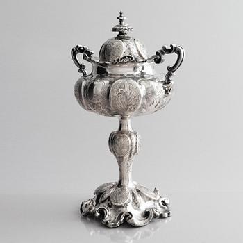 Gustav Möllenberg, uppsatsskål med lock, silver, Stockholm 1863.