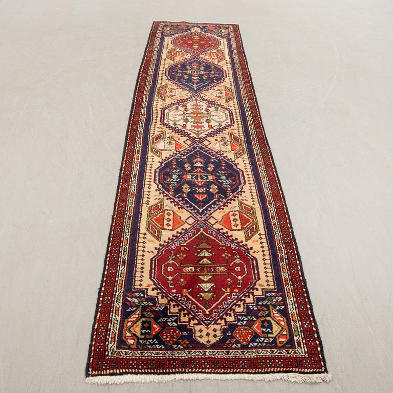 Gallerimatta, Sarab, 330 x 85 cm.