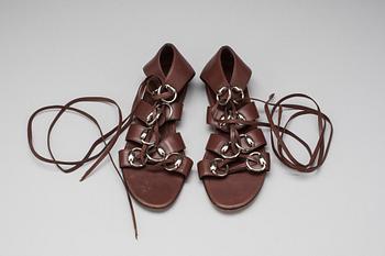 SKOR, Gucci.
