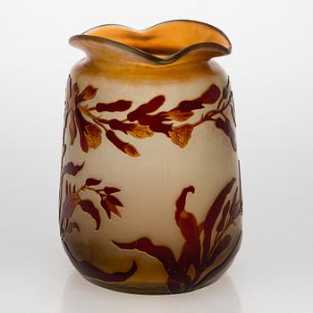 Emile Gallé, vas, överfågnsglas, signerad  E. Gallé, Frankrike, 1800-talets slut.