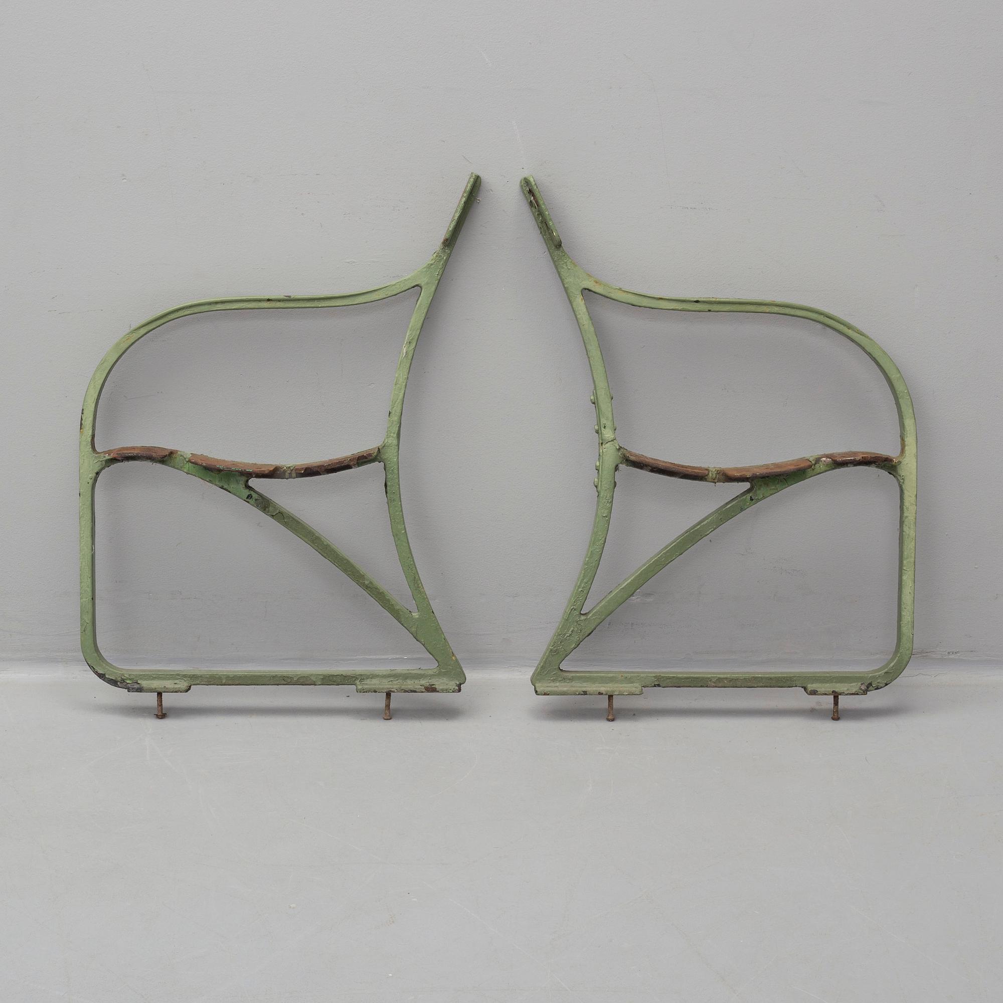 FOLKE BENSOW, gavlar till trädgårdssoffa, ett par, Näfveqvarns Bruk, 1900-talets första hälft.