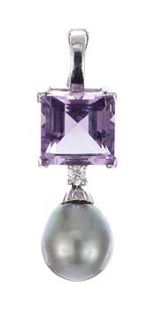 654. PENDANT, amethyst with cultured Tahiti pearls and brilliant cut diamond, 0.04 cts.