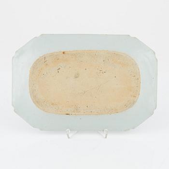 Stekfat, porslin. Qingdynastin, 1700-tal.