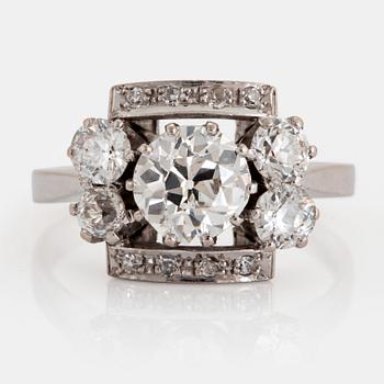 1009. An 18K white gold ring set with an old-cut diamond ca 1.00 ct.