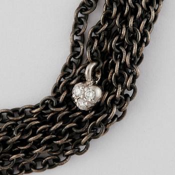 ARMBAND, Ole Lynggaard, oxiderat sterlingsilver och 18k guld och briljantslipade diamanter, lås "Blonde" i 18k guld.