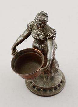 FIGUR, vitmetall, omkring år 1900.