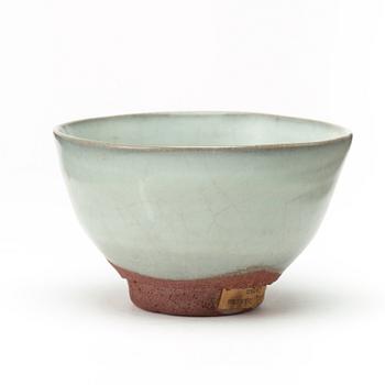 Uichi Shimizu, An Uichi Shimizu glazed stoneware teabowl, Japan.