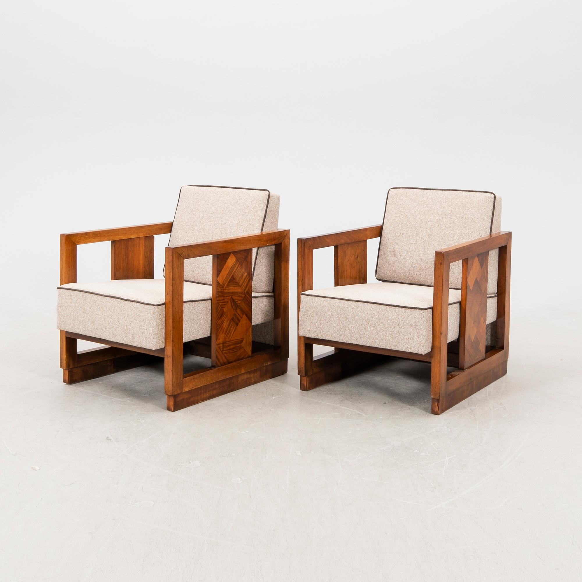 A pair of lacquered wood art déco armchairs from the first half of the 20th century.