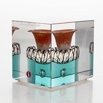 Oiva Toikka, an annual glass cube, signed Oiva Toikka, Nuutajärvi, Finland, 1999, 296/2000.