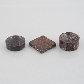 Two porhyry salts and one specimen, Älvdalen, Sweden, 19th century.