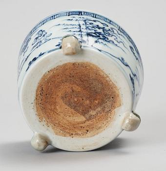 RÖKELSEKAR, porslin. Sydostasien. 1900-tal.