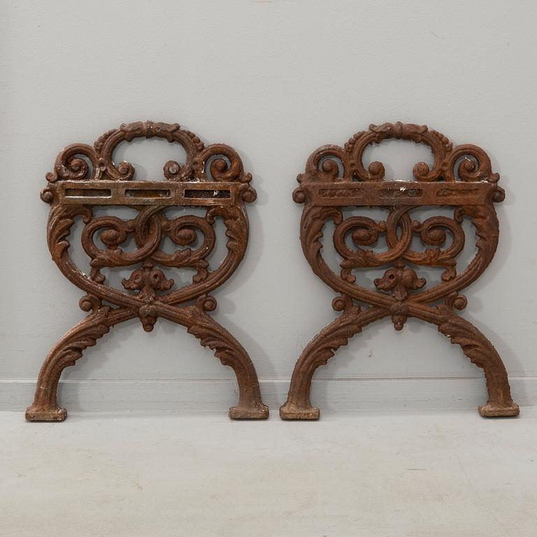 Trädgårdsbänkgavlar ett par 1900-tal.