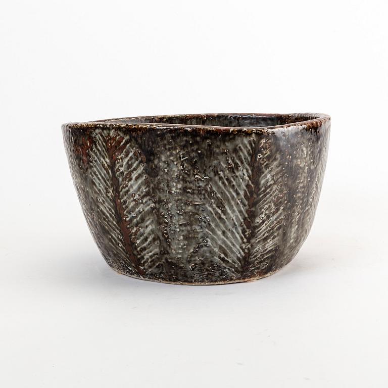 A signed Carl-Harry Stålhane unique stoneware bowl from Rörstrand.
