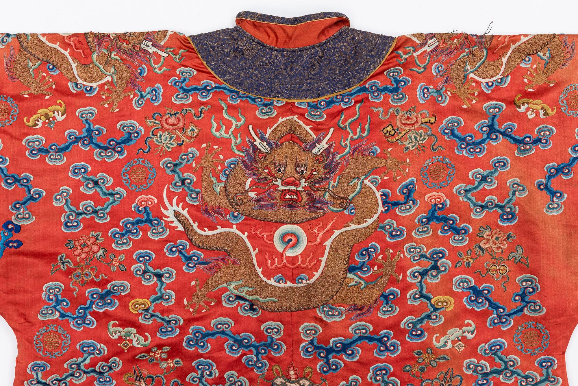 A Chinese embroidered silk robe, late Qing dynasty, 19th century.