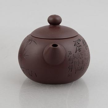 Tekanna, koppar 3 st, samt skålfat, yixing, kina, 1900-tal.