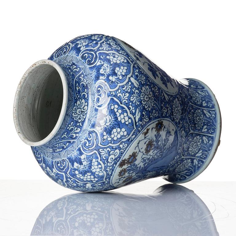 A blue and white and copper red Guan vase, Qing dynasty, Kangxi (1662-1722).