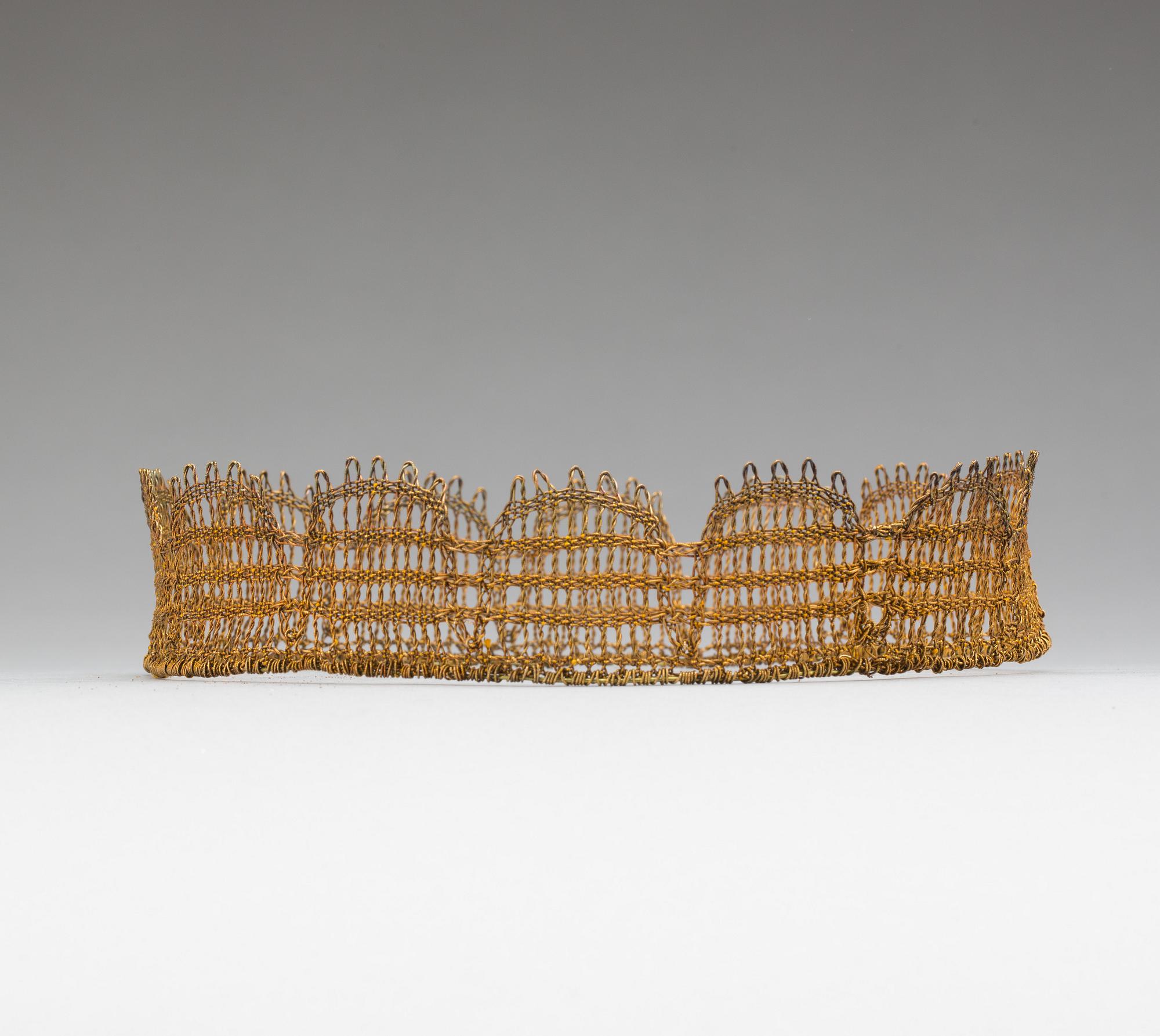 BRUDKRONA, förgylld metalltråd, 1900-talets mitt.