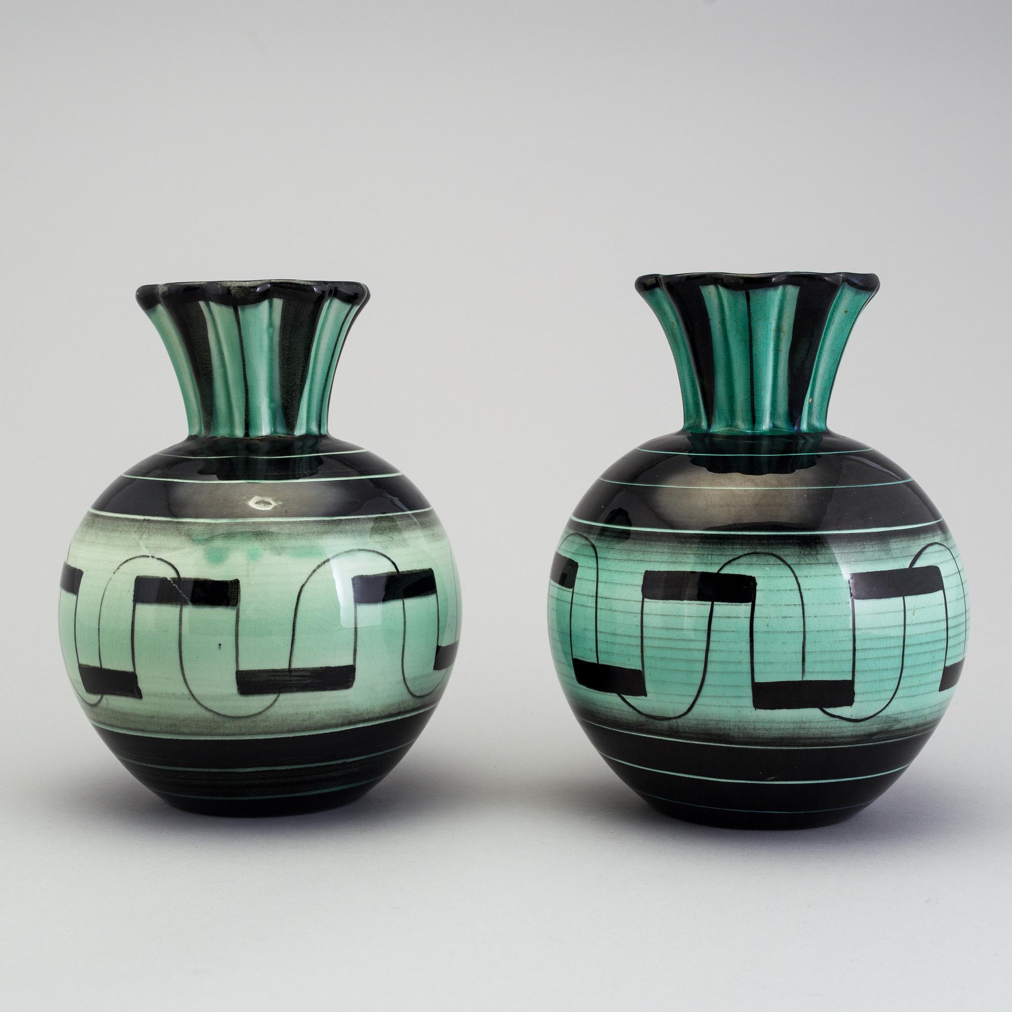 ILSE CLAESSON, vaser ett par ur "Serie V", flintgods. Rörstrand 1930-tal.