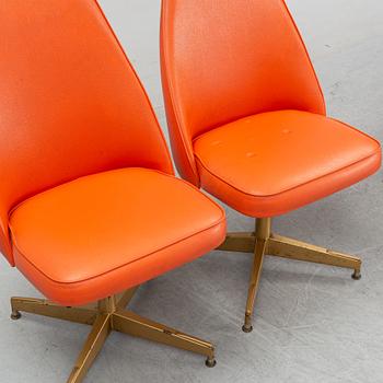 A dining table with four chairs, Walter of Wabash, table dated 1960.
