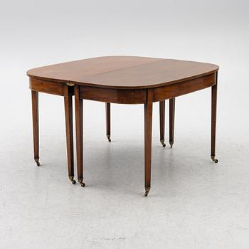 A dining table, England, 19th Century.