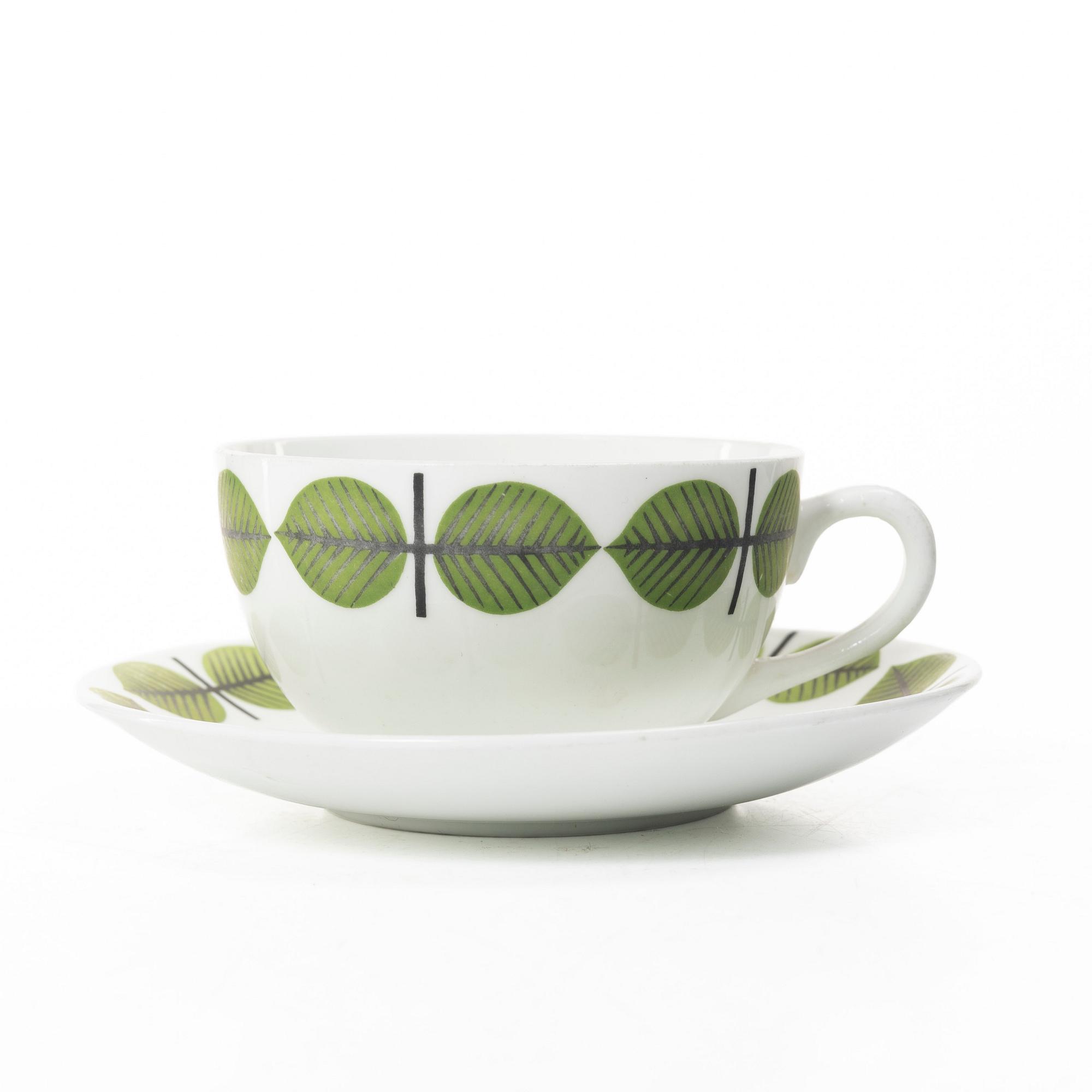 Stig Lindberg, 56 'Berså' service pieces in bone china and earthenware, Gustavsberg.