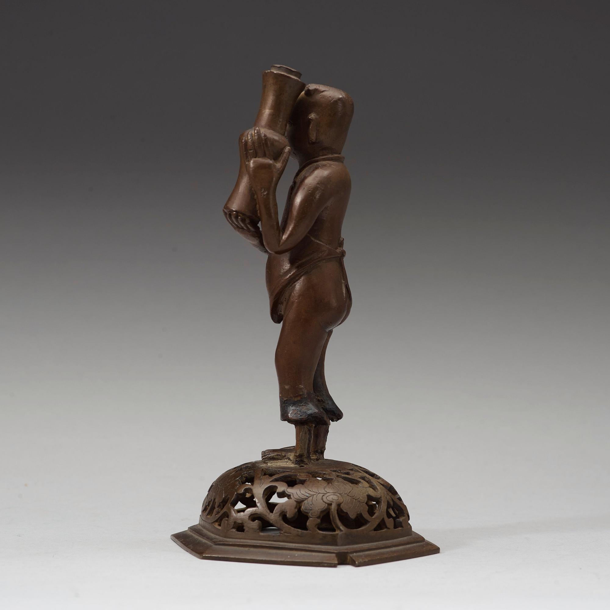 A bronze cover, presumably Qing dynasty.