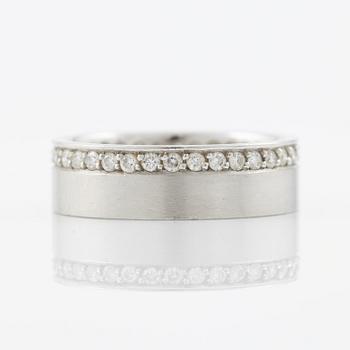 Ring, platinum with smaller brilliant-cut diamonds.