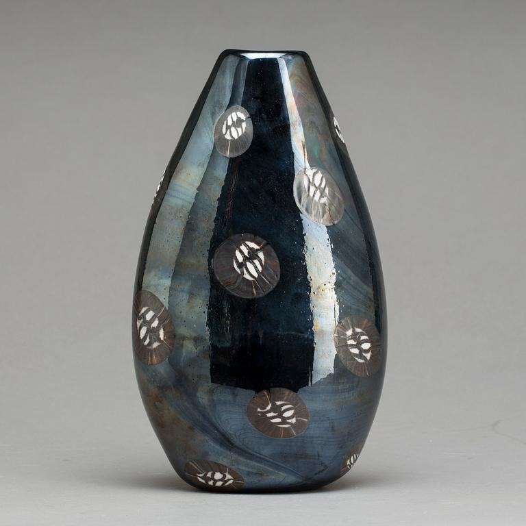AN ERMANNO TOSO & VITTORIO FERRO GLASS VASE, later part of the 20th century.