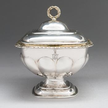 A parcel-gilt silver bonbonniere, maker's mark of Samuel Eberlein, Saint Petersburg, Russia 1825.