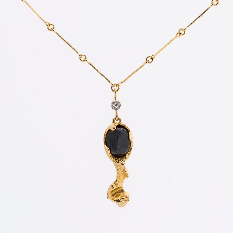 LAPPONIA NECKLACE 18k gold w facetted labradorite approx 10 x 8 mm and 1 single-cut diamond 0,02 ct,  Finland 1977.