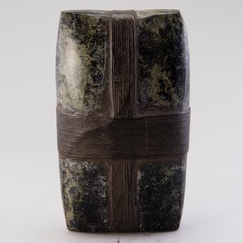 MINNA TUOMINEN, kiviveistos, signeerattu ja päivätty -11.