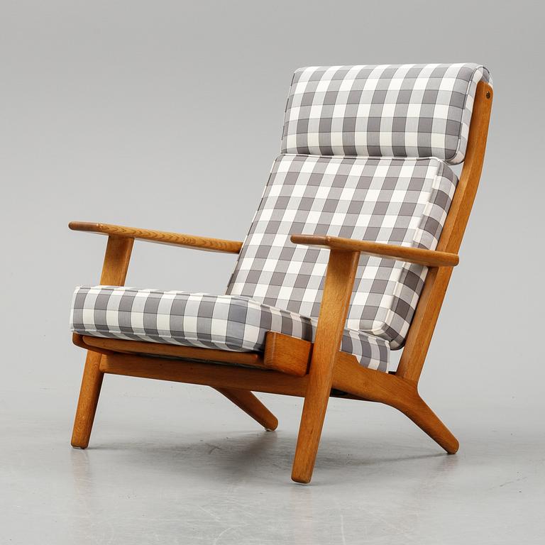 Hans J Wegner, an easy chair GE-290, Getama Gedsted, late 20th century.