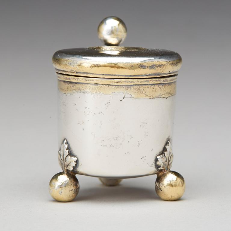 Johan Lorenz Starin, miniatyrdryckeskanna, silver, Stockhom 1742. Senbarock.