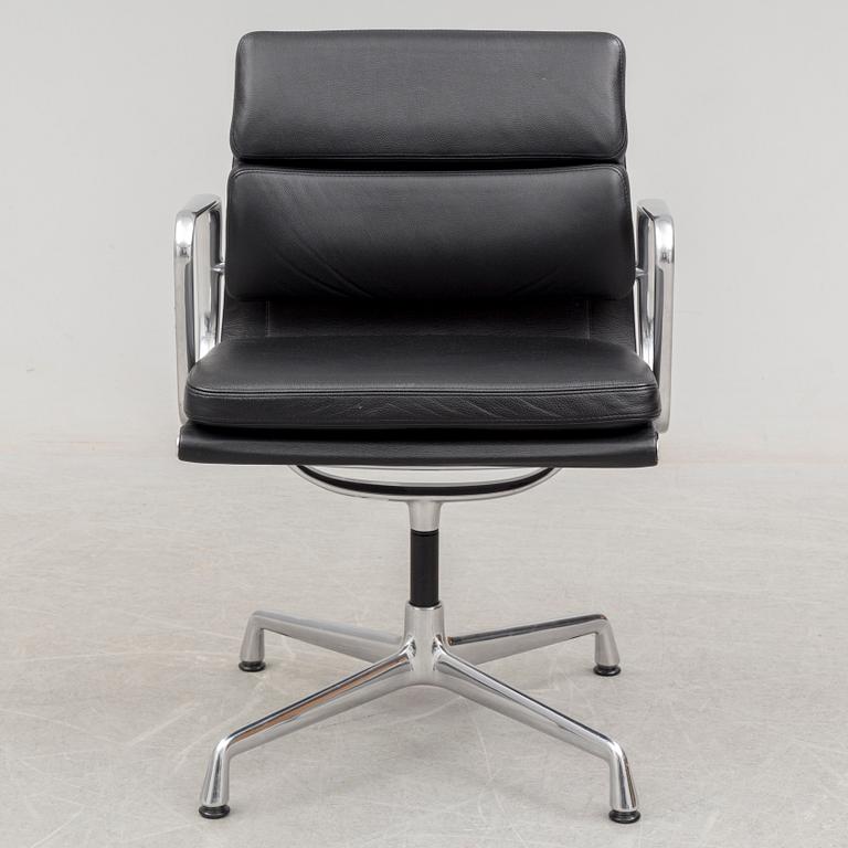 CHARLES & RAY EAMES, a 'Soft Pad Chair EA 208' from Vitra, circa 2015.