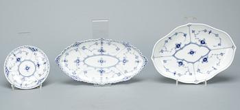 SERVISDELAR, 54 delar, "Musselmalet", Royal Copenhagen, Danmark, 1900-tal.