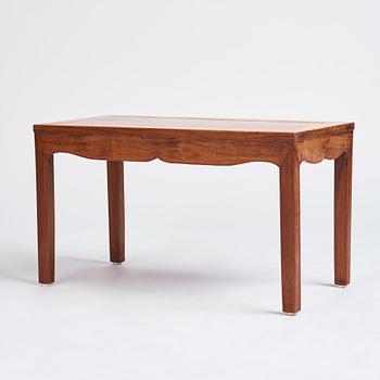 A huanghuali table, Qing dynasty.