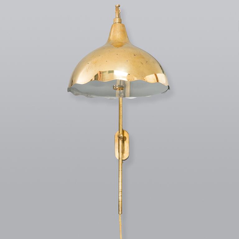 GUNNEL NYMAN, a mid 20th century wall light for Idman.